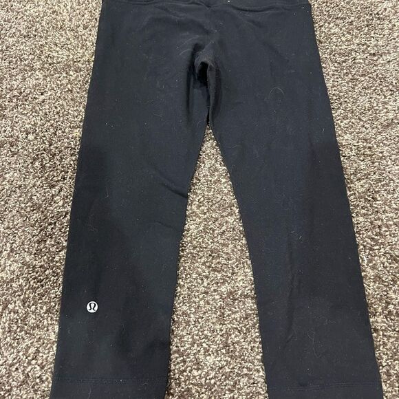 Lululemon Crop Yoga | 6 - Picture 2 of 4